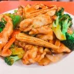 Best Chicken w. Garlic Sauce in Winchester, MA