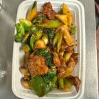 Best Beef with Garlic Sauce in Stratford, CT