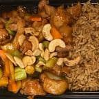 Best 腰几午 // Cashew Chicken in Aliquippa, PA