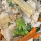 Best C6. Moo Goo Gai Pan (Combo Platter) 蘑菇鸡(C) in Dacula, GA