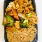 Best Chicken Szechuan Style Combo Plate in Lakewood, OH