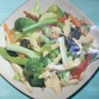 Best Chicken In Garlic Sauce in Mineola, NY