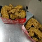 Best Deep Fried Chicken Wings in Mississauga, ON